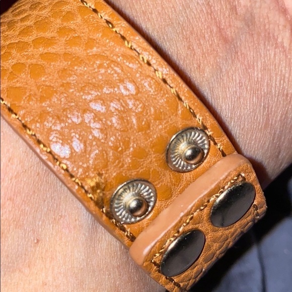 Fashion Tan Lock Faux Leather Gold Hardware Bracelet - Picture 5 of 5